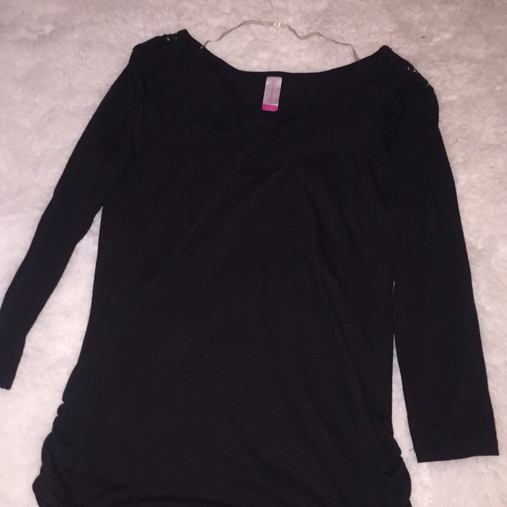 Open in the front quarter sleeve black shirt